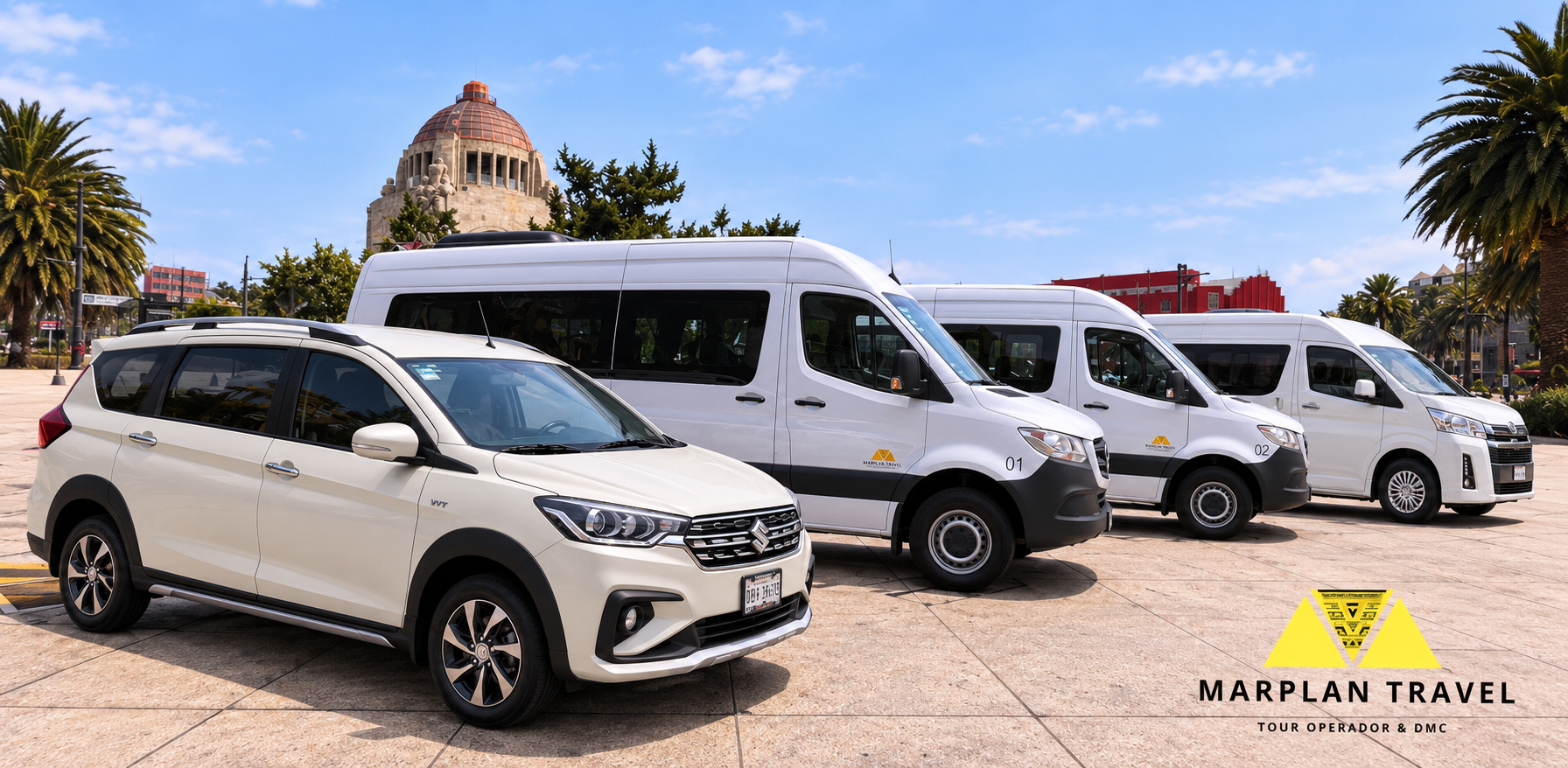 Flotilla de Marplan Travel — Ertiga, Sprinter y Hiace ante el Monumento a la Revolución